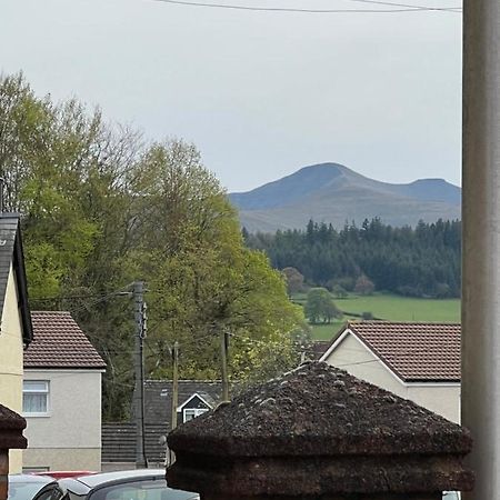 Brecon Town 3 Bedroom House Sleeps 6 Central Location Bagian luar foto
