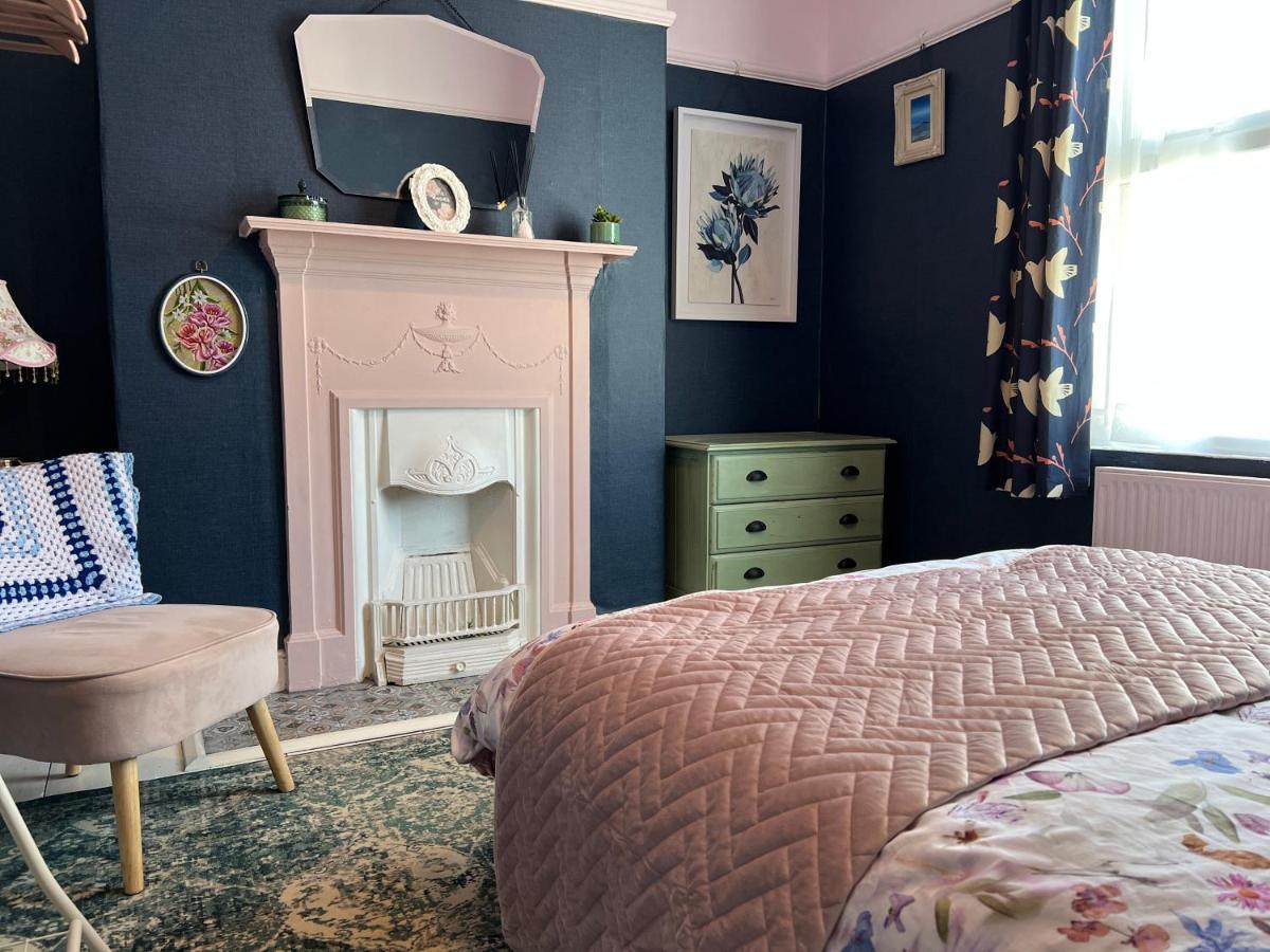 Brecon Town 3 Bedroom House Sleeps 6 Central Location Bagian luar foto