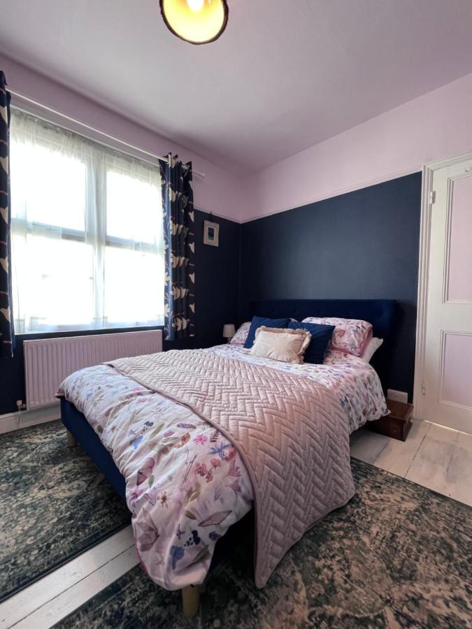 Brecon Town 3 Bedroom House Sleeps 6 Central Location Bagian luar foto